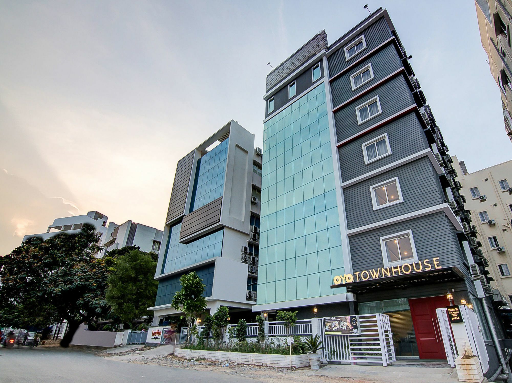 Oyo Townhouse 034 -Halcyon Hitech City Road Hyderabad Exterior photo